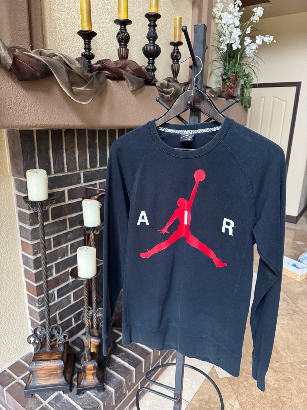 Jordan Black Crewneck Men’s Sweatshirt with Red Jumpman AIR Graphic. Size S